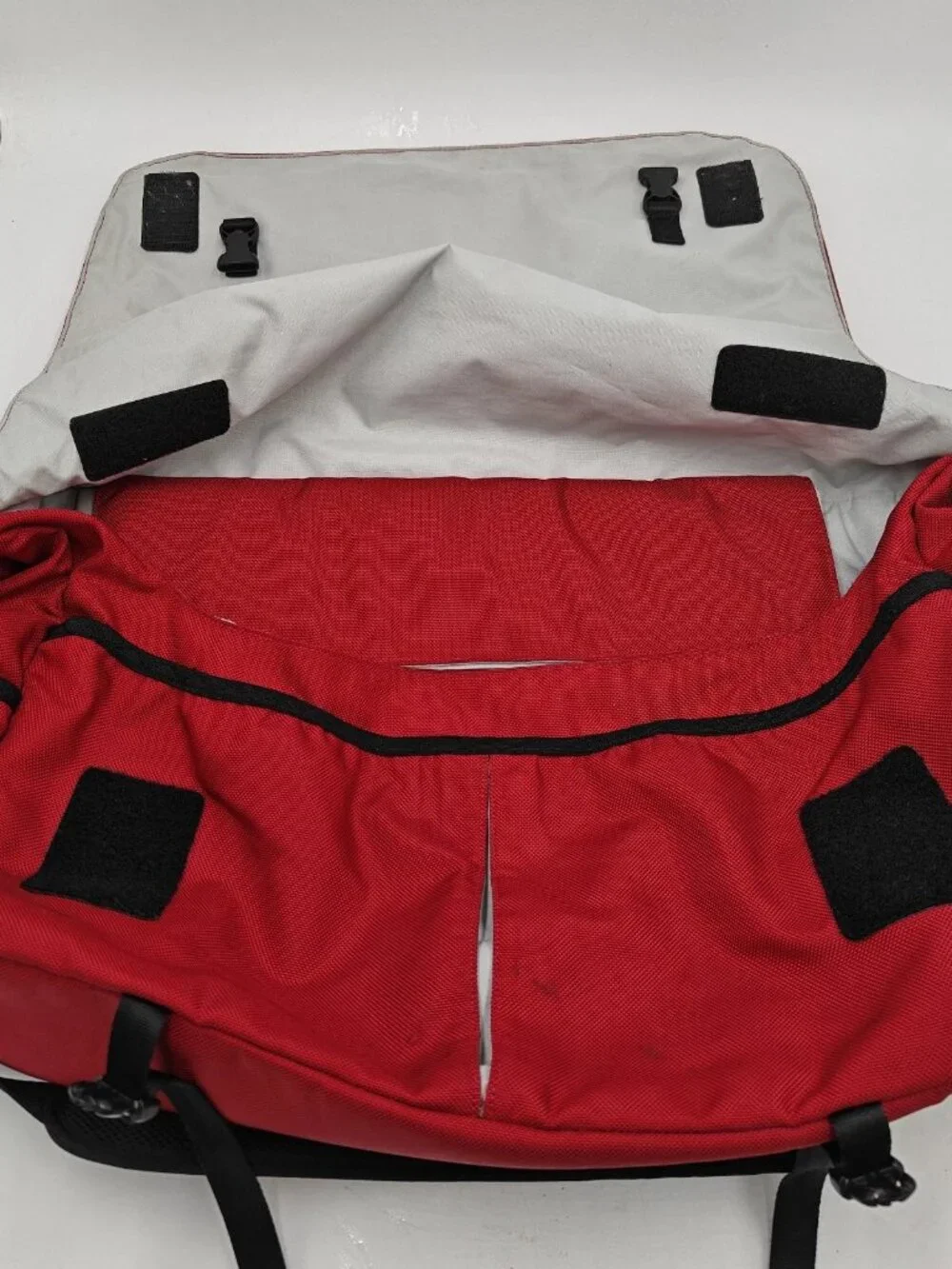 PATAGONIA Large Critical Mass Canvas Reflective Messenger Bag Red